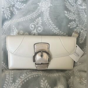 Coach, soho,Cream Leather Wallet with pewter Buckle, NWT, vintage